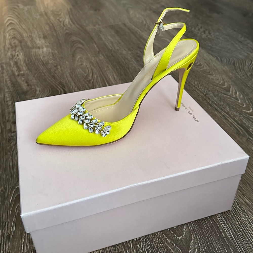 BRAND NEW, never worn, Jennifer Chamandi Pump